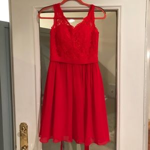 🎉 Red lace and chiffon party dress!