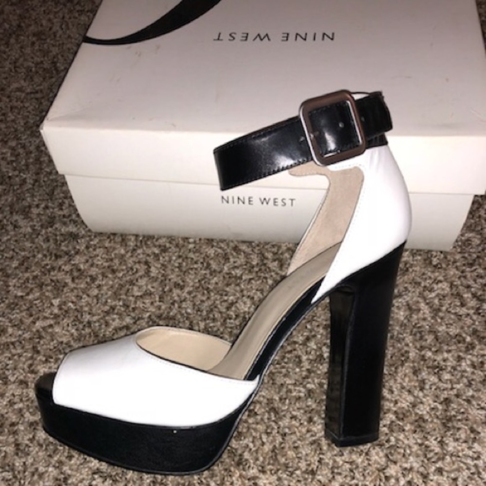 NINE WEST BLACK and WHITE 4’ INCH