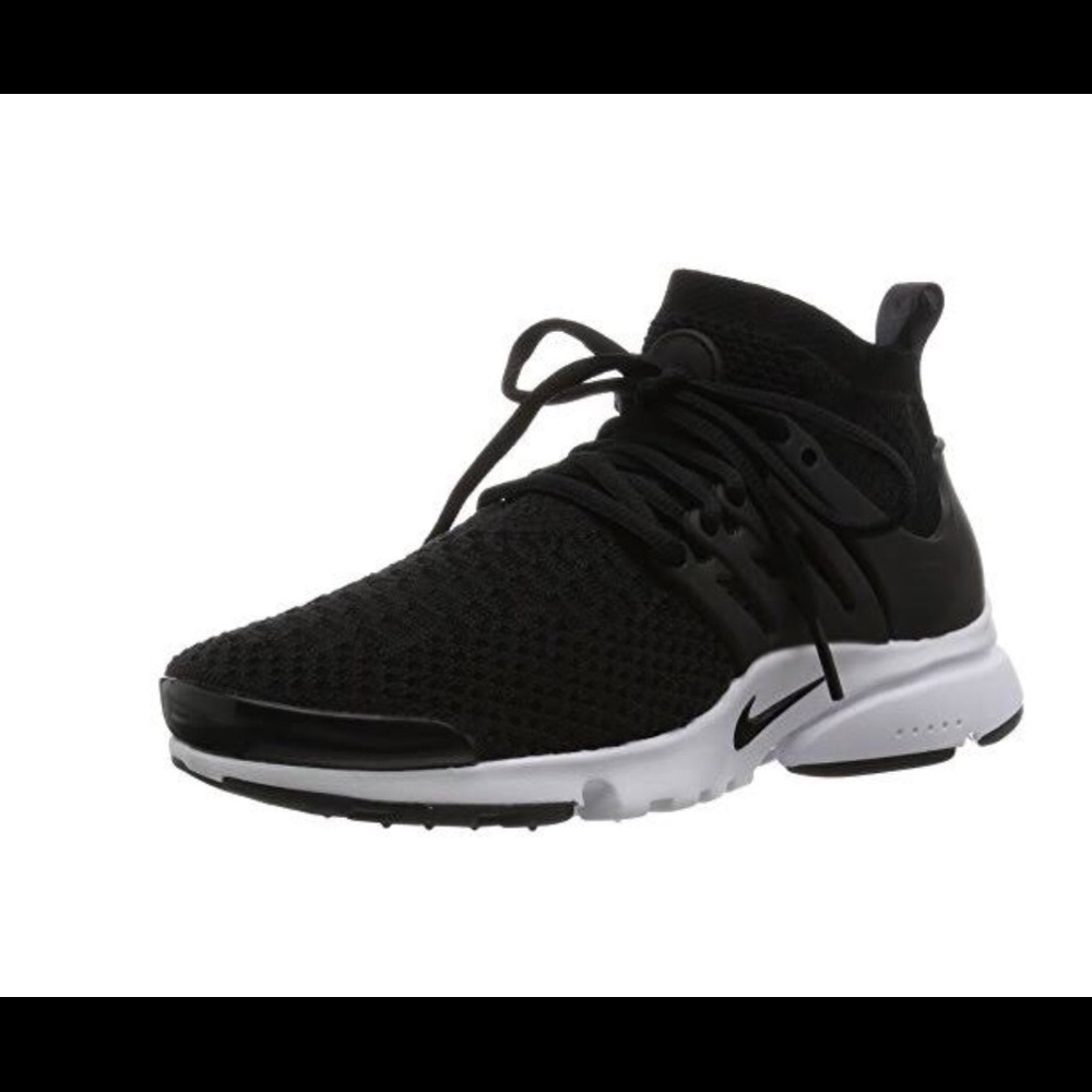 Black Presto Nike sneaker, size 7(women)