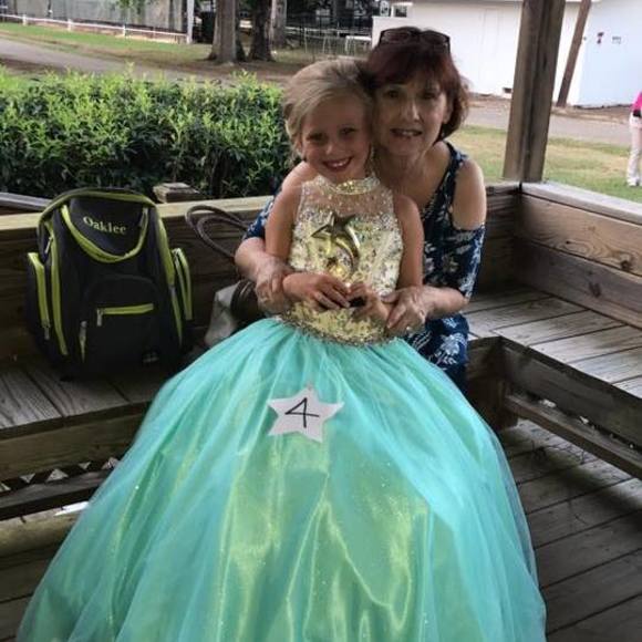 Meet your Posher, Carol - Picture 1 of 1