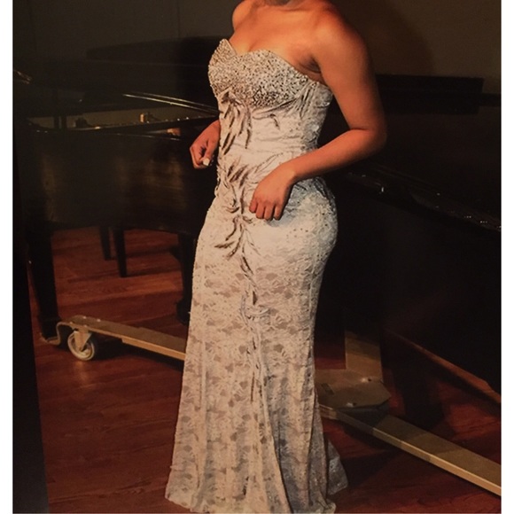 Size 4 Silver beaded lace gown - Picture 1 of 2