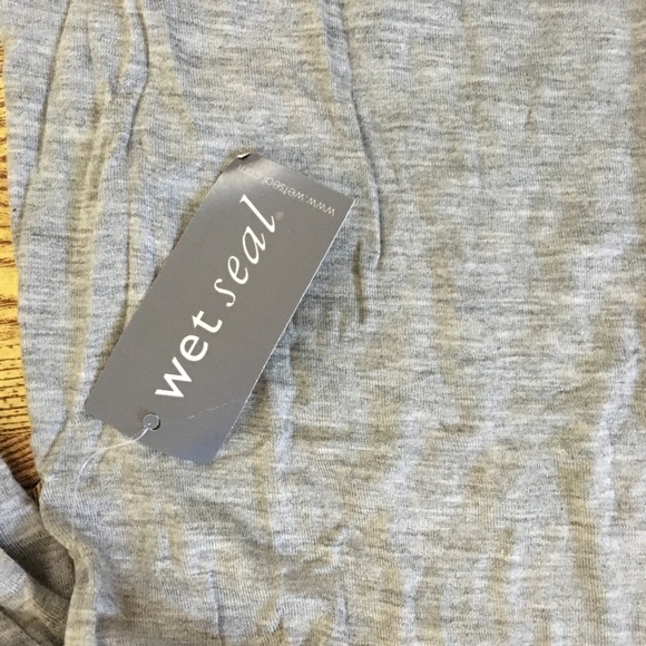 ‼️SALE‼️🎉 OFf SHOULDER TOP🎉 - Picture 5 of 6