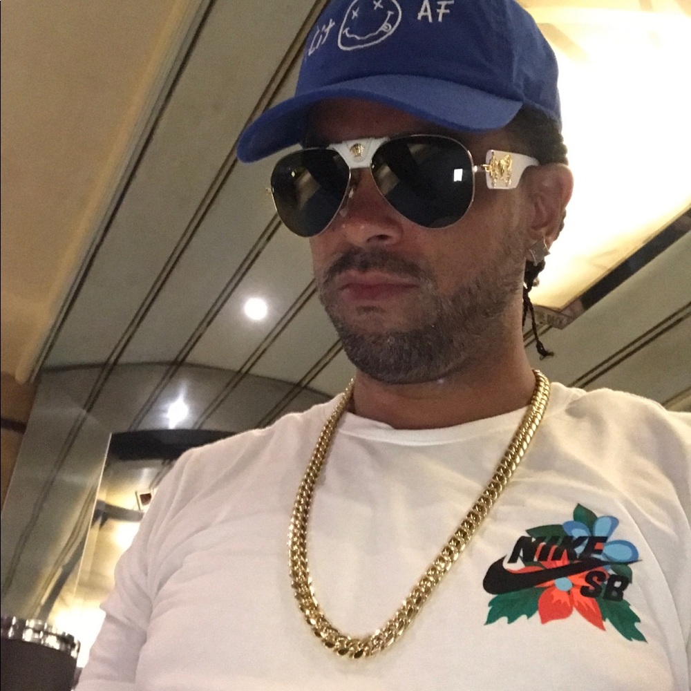 Meet your Posher, Richard