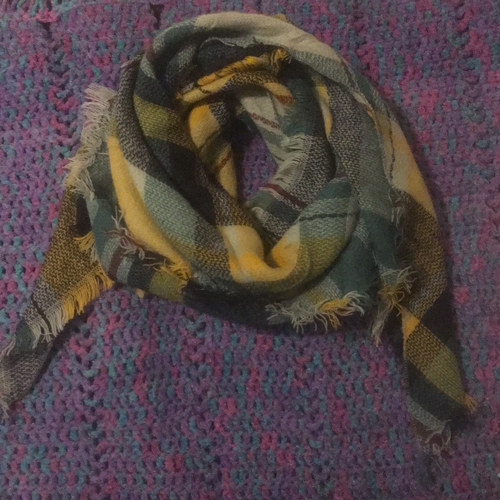 Green and yellow blanket scarf