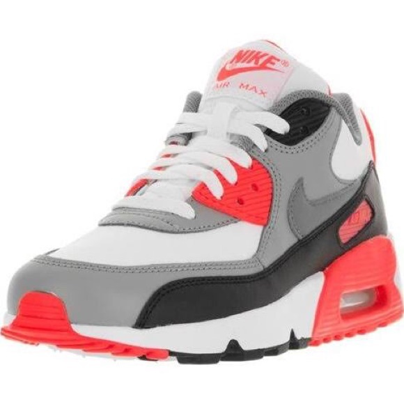 Nike Shoes - Nike AirMax 90