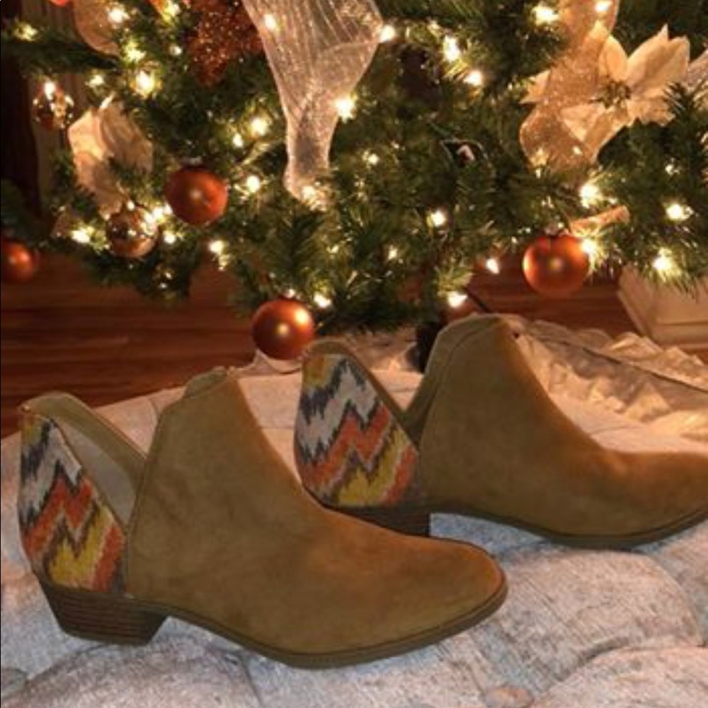Ladies ankle bootie