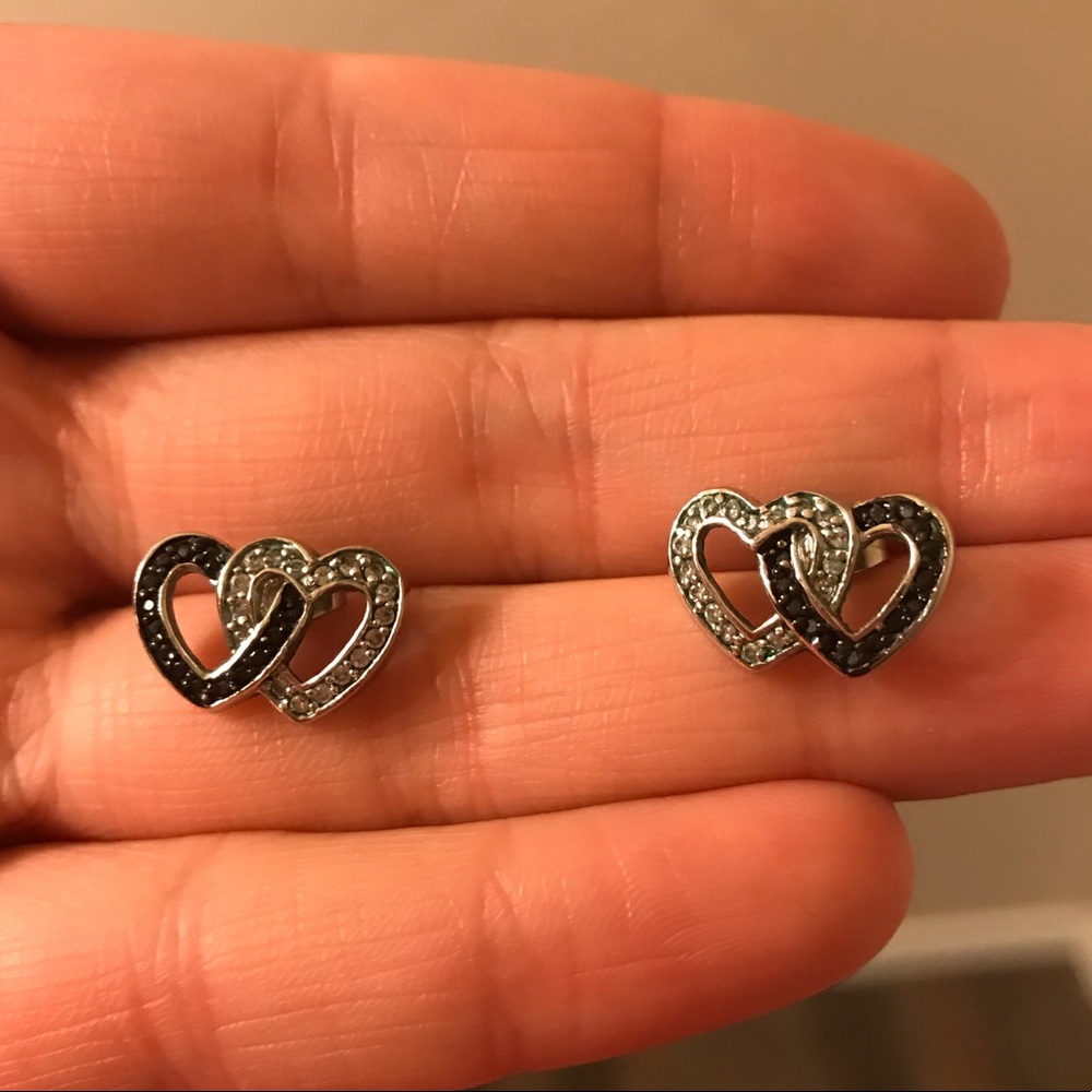 Double heart (black & silver) earrings! 🎀