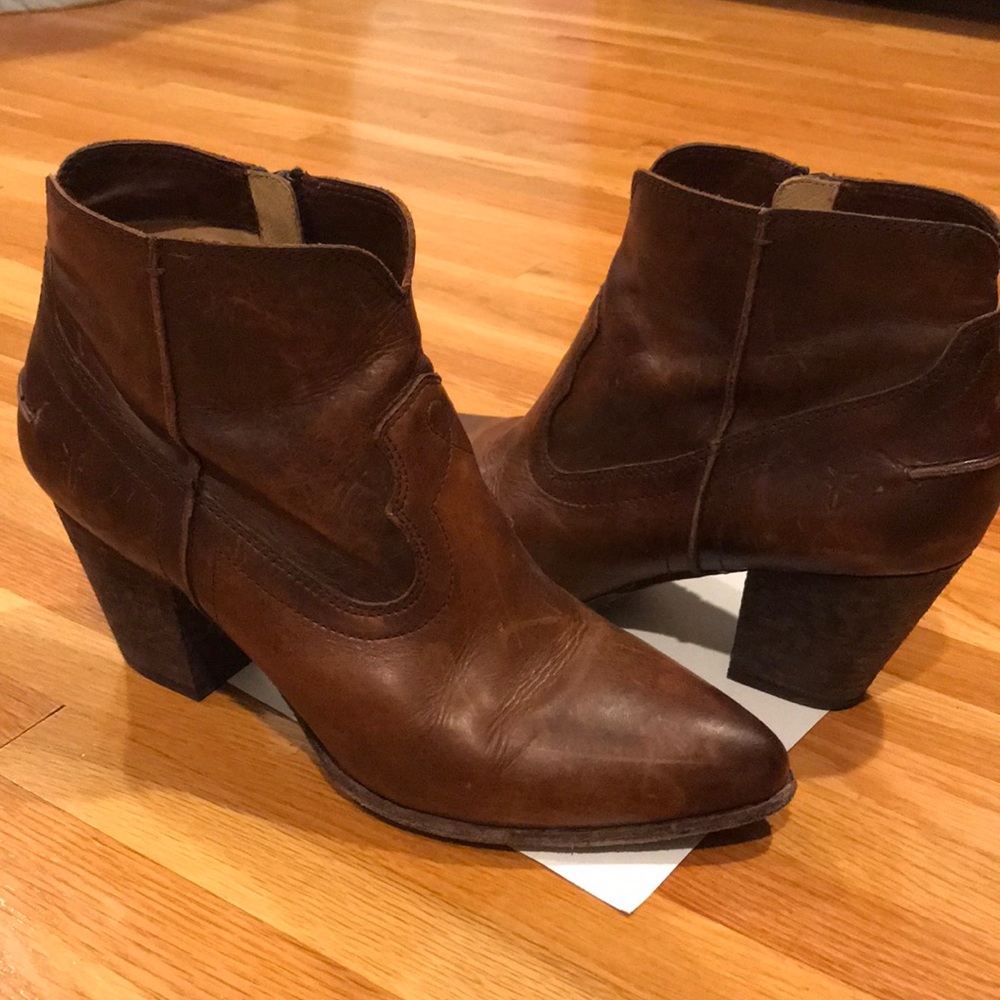 🍁FRYE BOOTS- lightly worn/brown leather/size 11