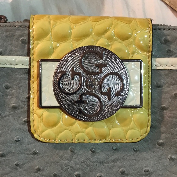 🎉 Original Guess Crossbody Bag 🎉 - Picture 2 of 4