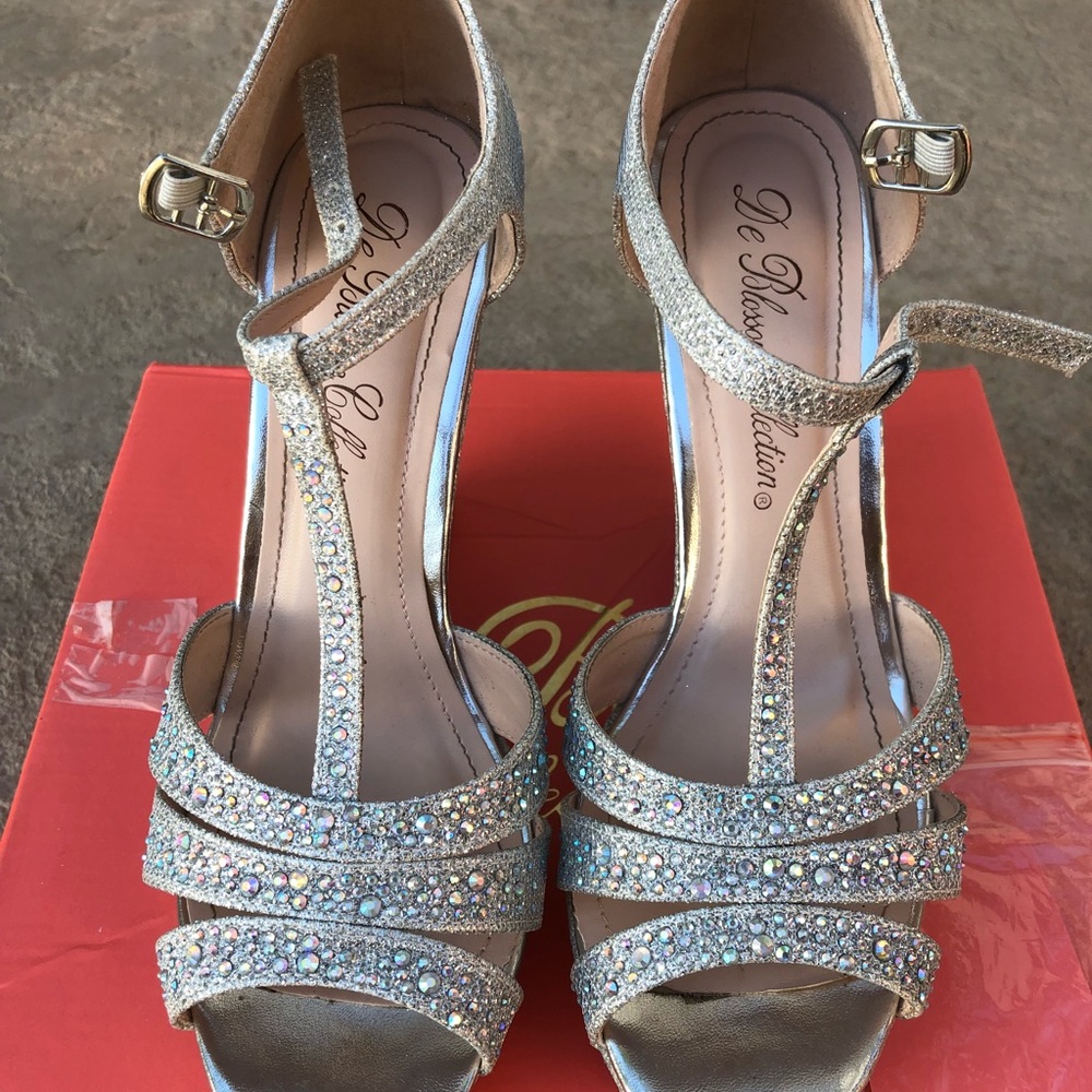 Glittery SILVER sandals worn once! Size 8