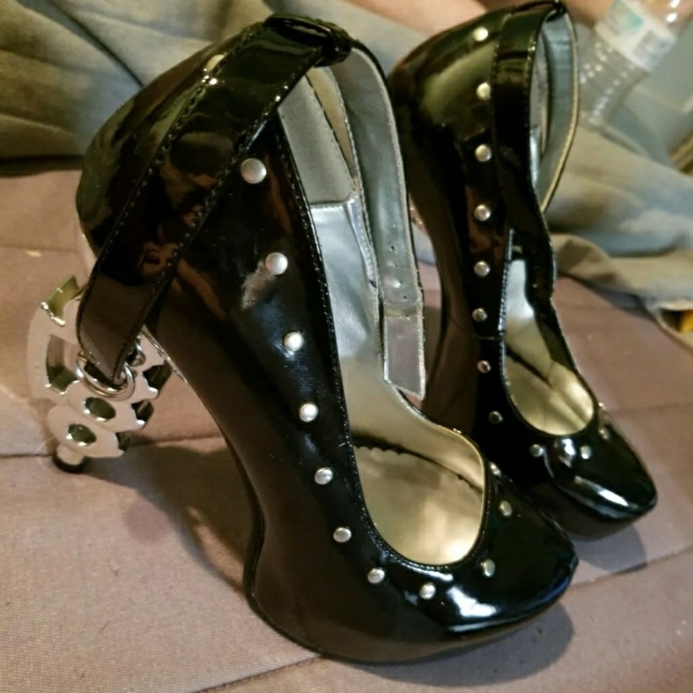 Brass knuckle stilettos