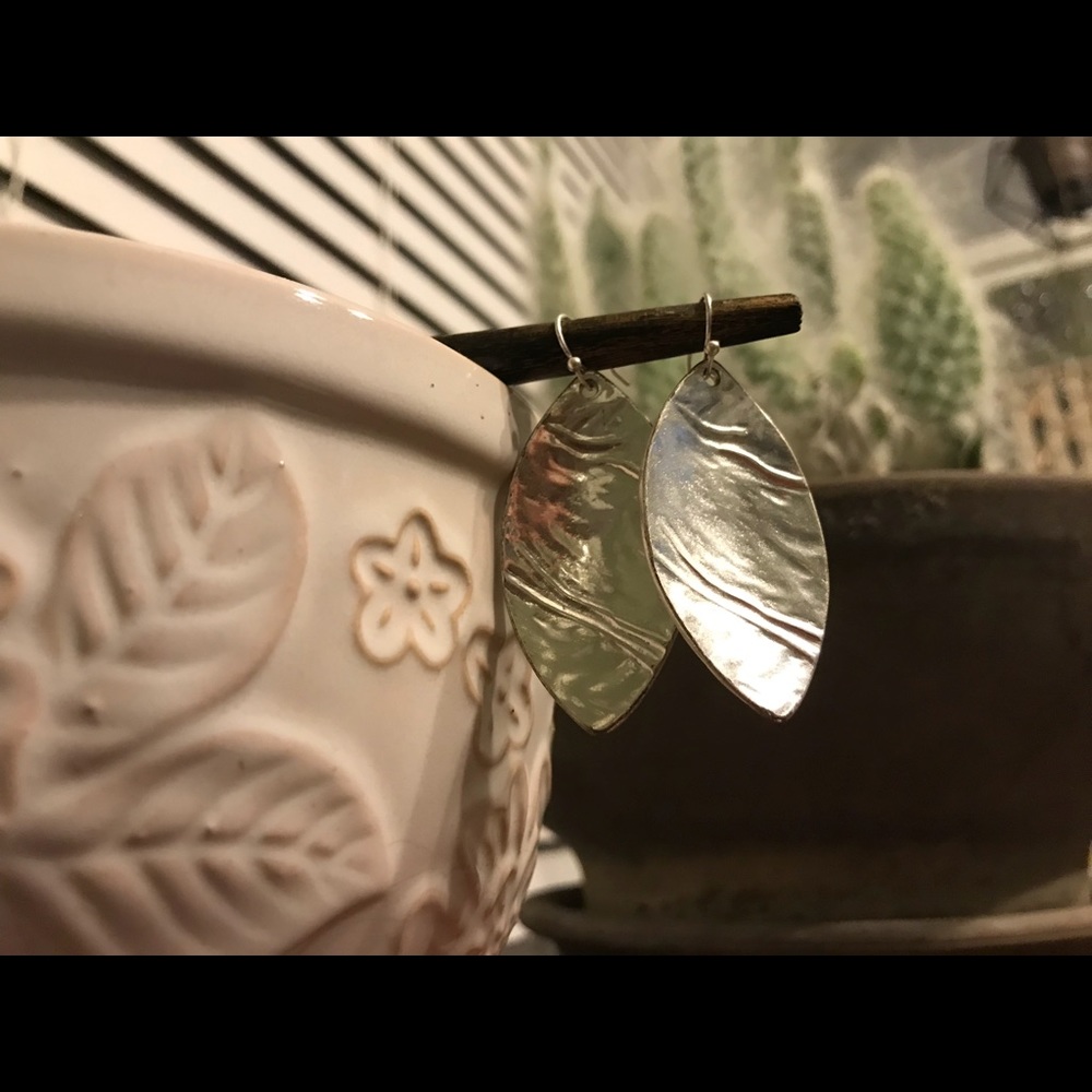 Silver leaf shape earrings