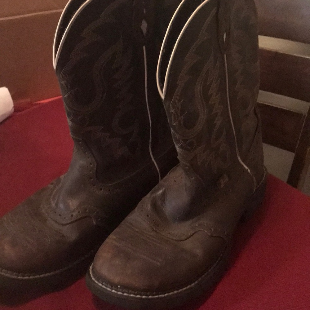 Woman size 11 Justin Gypsy cowboy/cowgirl boots
