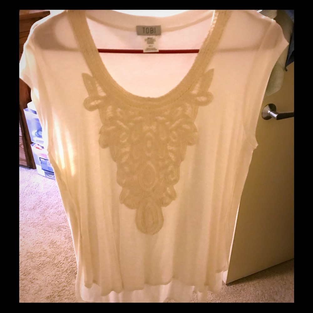 White tee