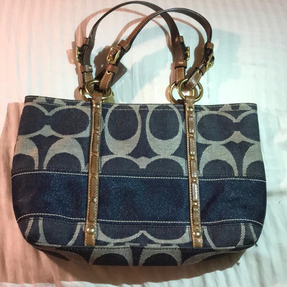 🎉 Authentic Coach Handbag 🎉 - Picture 2 of 4