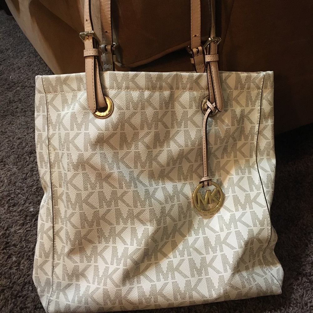 Michael Kors Jet Set Tote