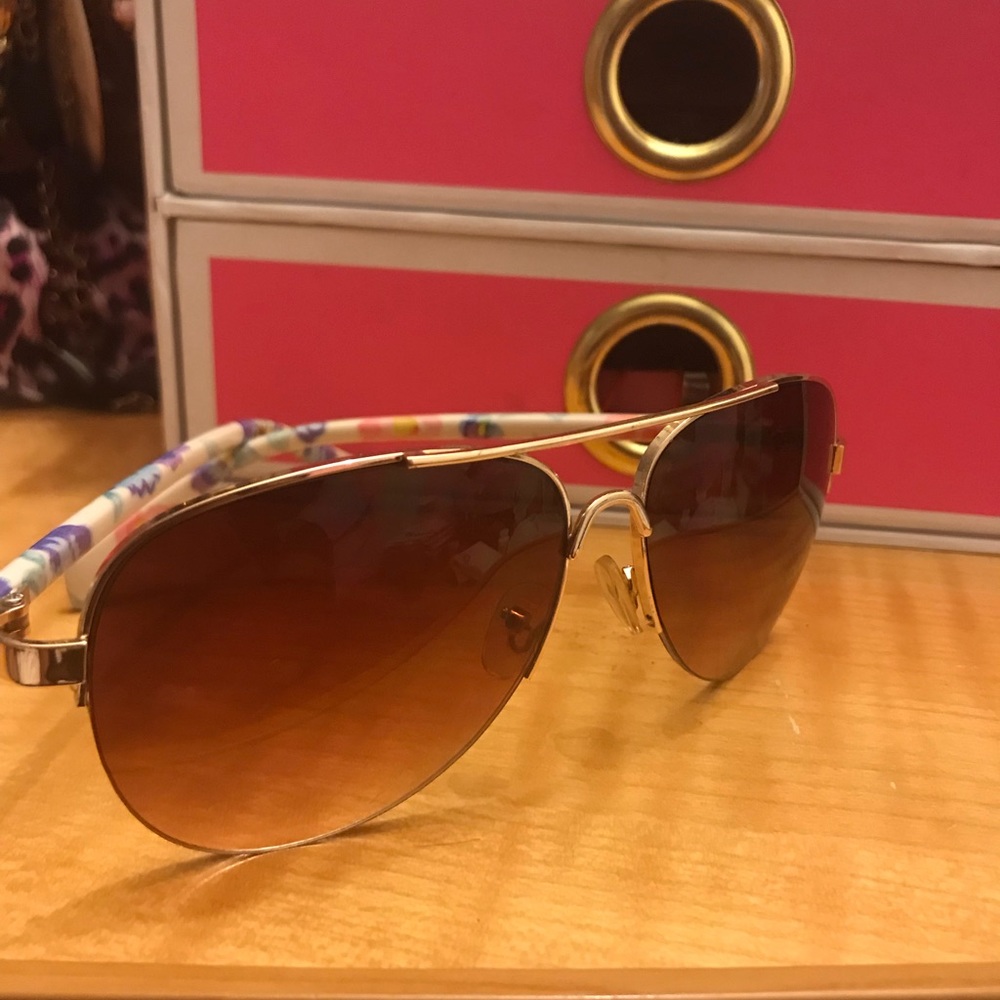 Cute shades! 🕶