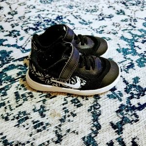 Toddler nike shoes