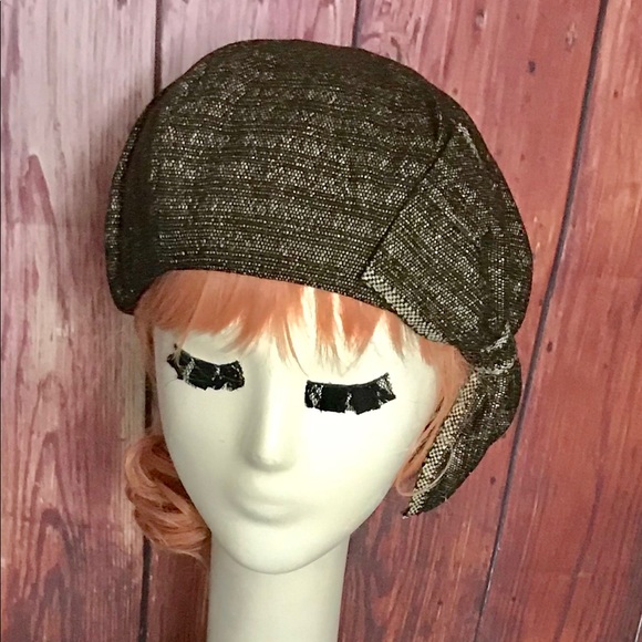 Brown striped wool beret with bow