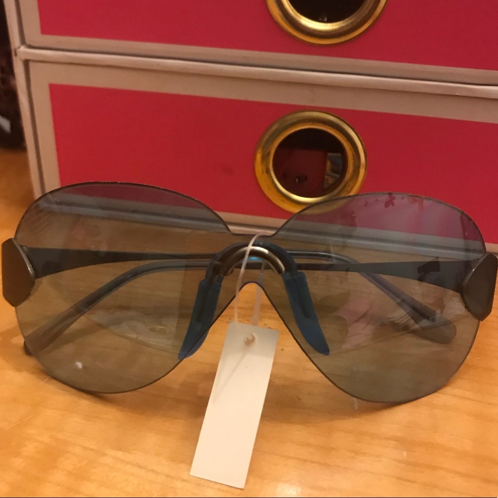 Blue sunglasses 🕶