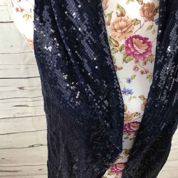 H&M blue sequin open front vest - Picture 2 of 4