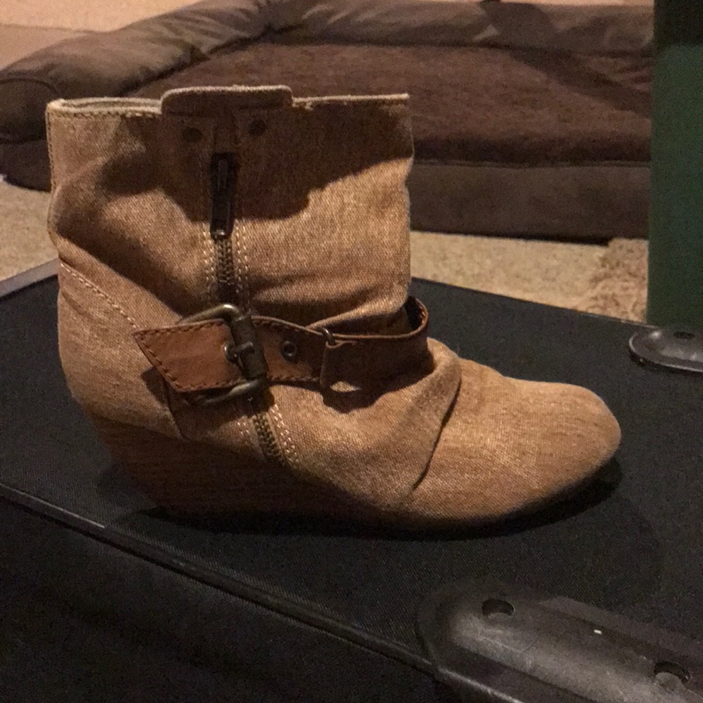 Tan bootie size 8 Aldo