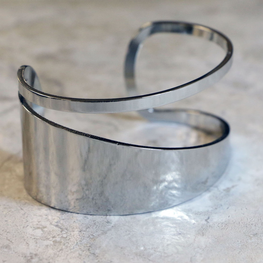 NWOT Large Silver cuff bracelet modern LBB10nc - Picture 1 of 3