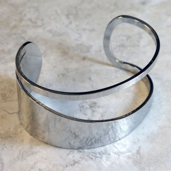 NWOT Large Silver cuff bracelet modern LBB10nc - Picture 3 of 3
