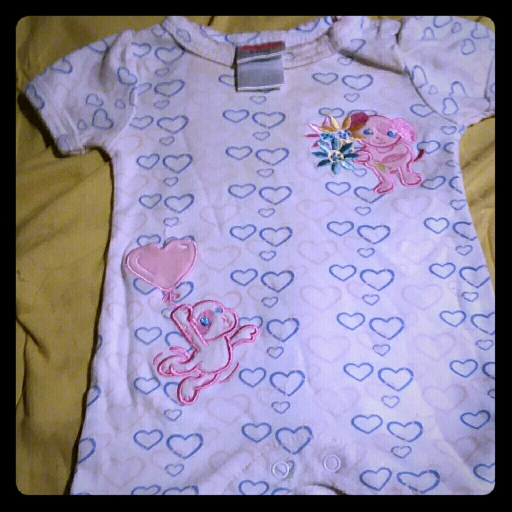 Baby girl clothes 8$ for both
