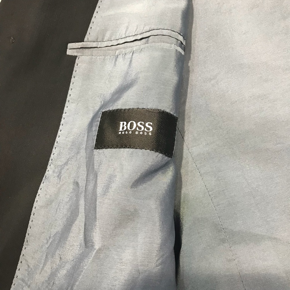 Hugo Boss 42 R - Picture 3 of 4