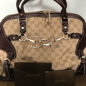 Authentic Gucci Vintage Canvas Beauty 👜