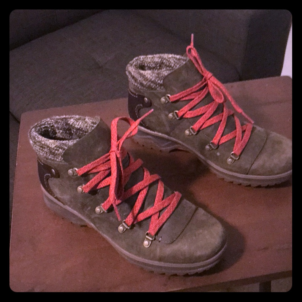 Merrell Eventyr Bluff boots in color Bungee