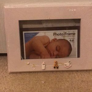 Brand new photo frame. 4x6. Hang or stand