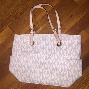 Michae Kors Jet Set Tote - White