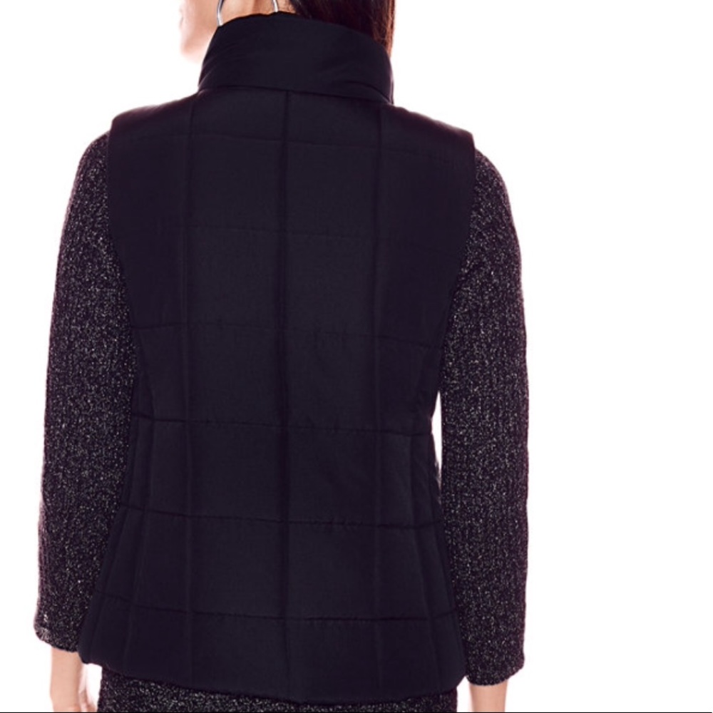 White sleeveless puffer vest Size large - Picture 2 of 4