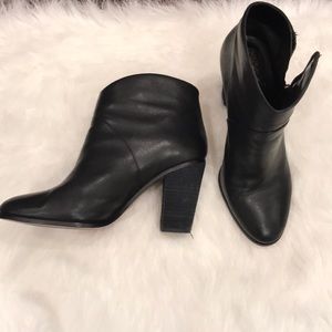 Black leather Vince Camuto Boots