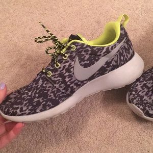 Nike roshes!