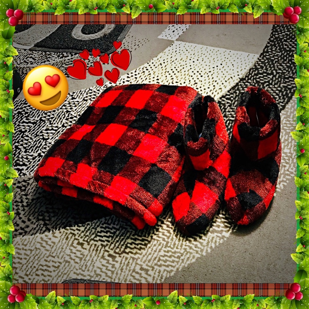 Lush & Plush Throw & Slipper Set.