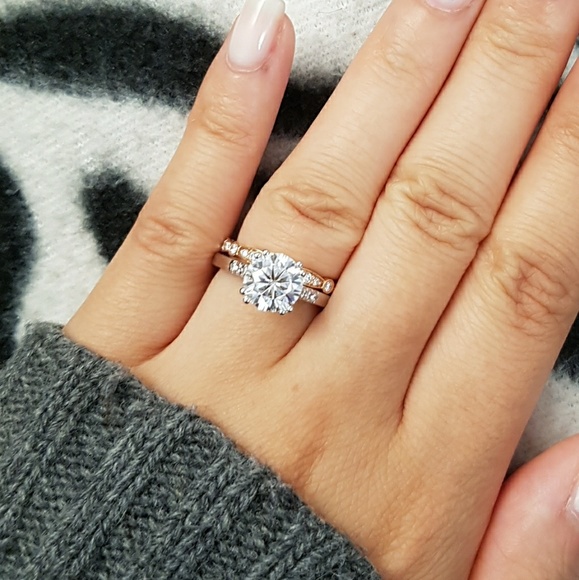 8mm H&A Moissanite in 18k White Gold Diamond Band - Picture 1 of 7