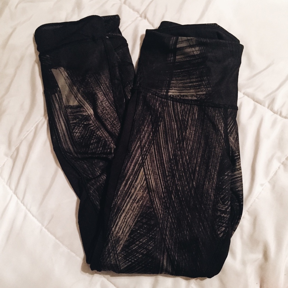 lululemon pace rivals- olive brushed pattern -crop
