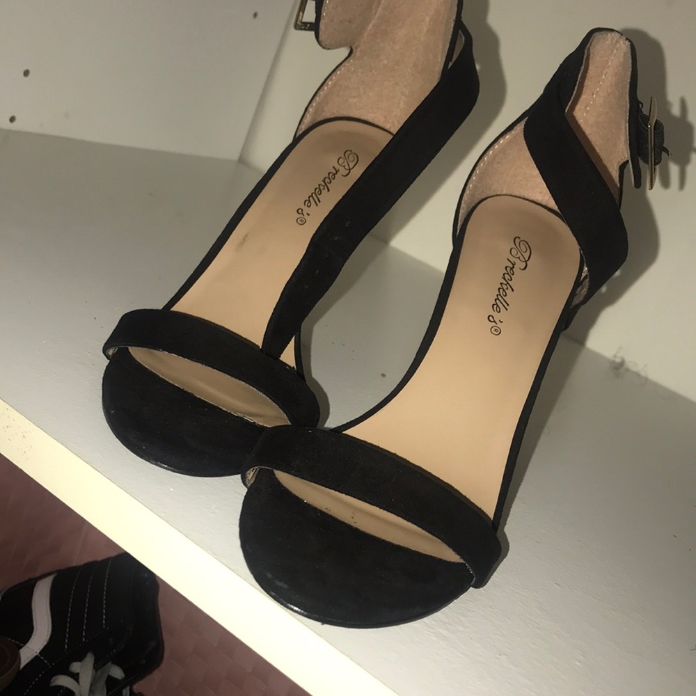 BLACK/GOLD HEELS