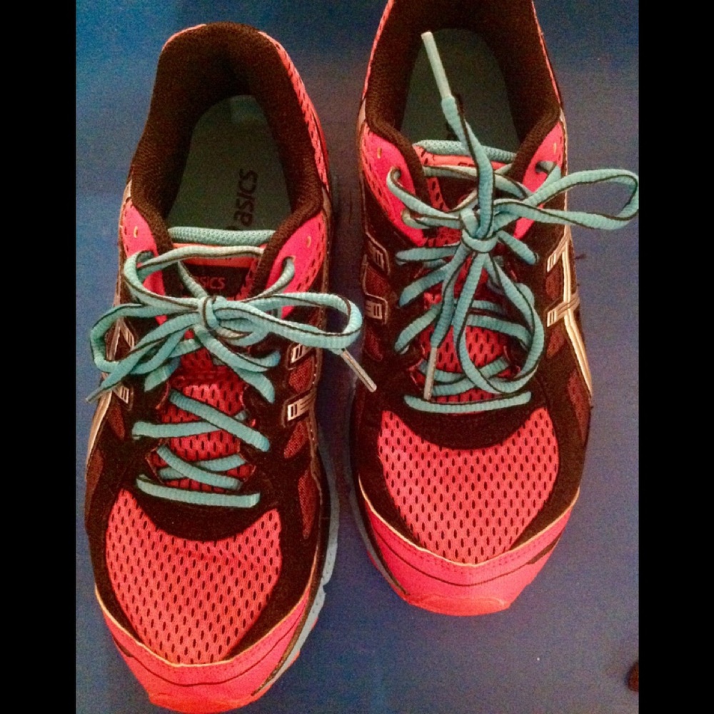 Asics tennis shoes