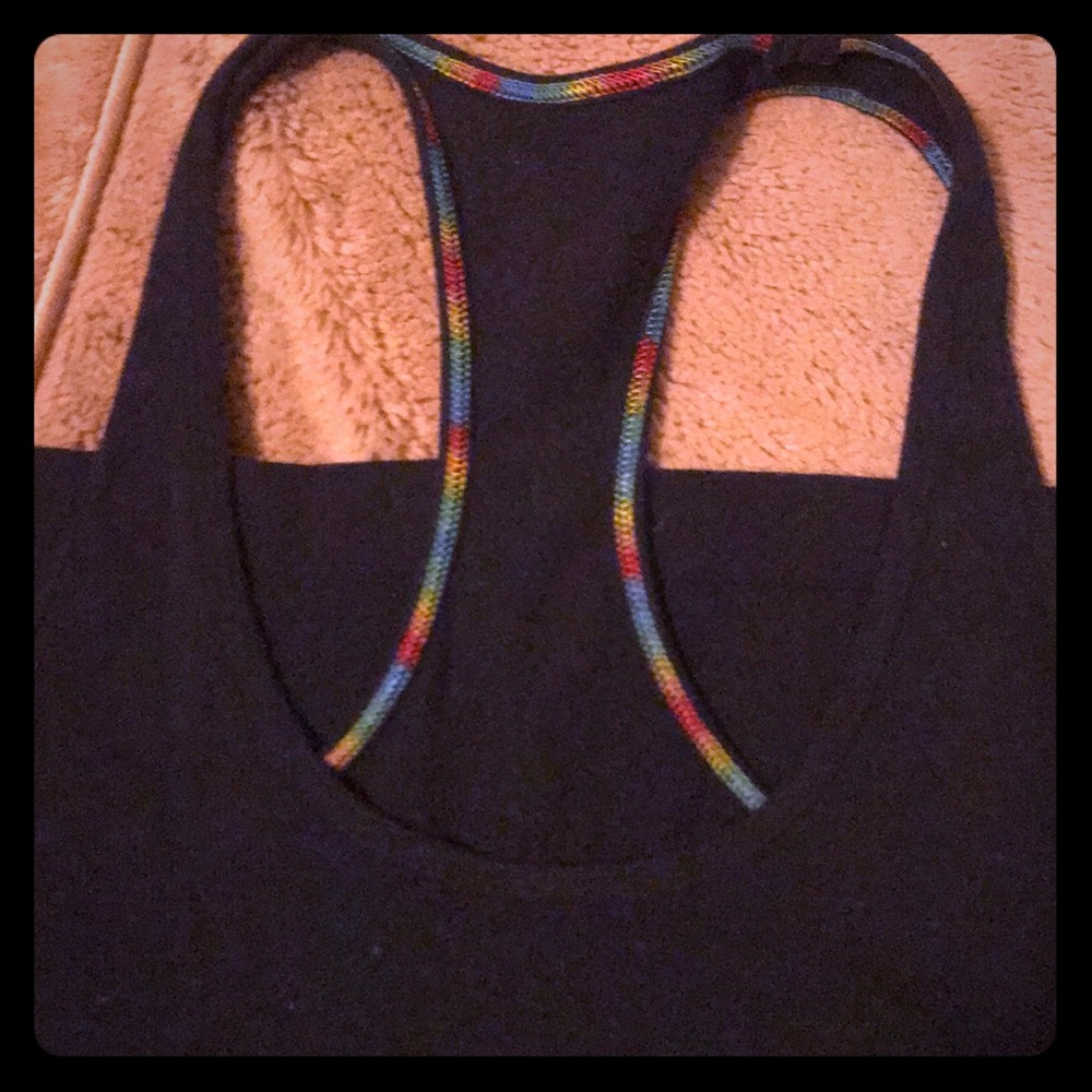 Lululemon tank top (size 4-6) can not remember