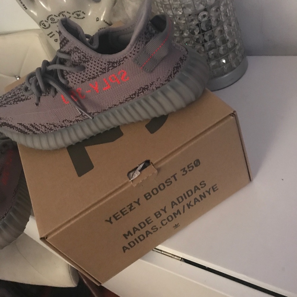 100% authentic  YEEZY BOOST 350 V2 GREY BORANG