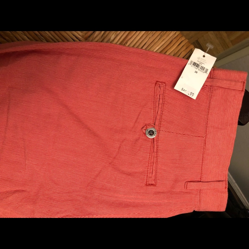 GAP shorts size 28. NWT