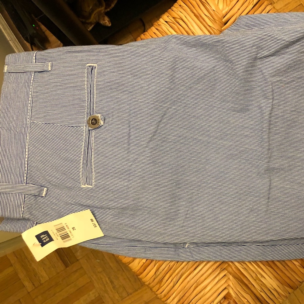 GAP shorts size 28. NWT