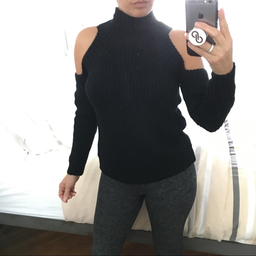 NWT Chunky Cold Shoulder Sweater medium - Picture 2 of 5