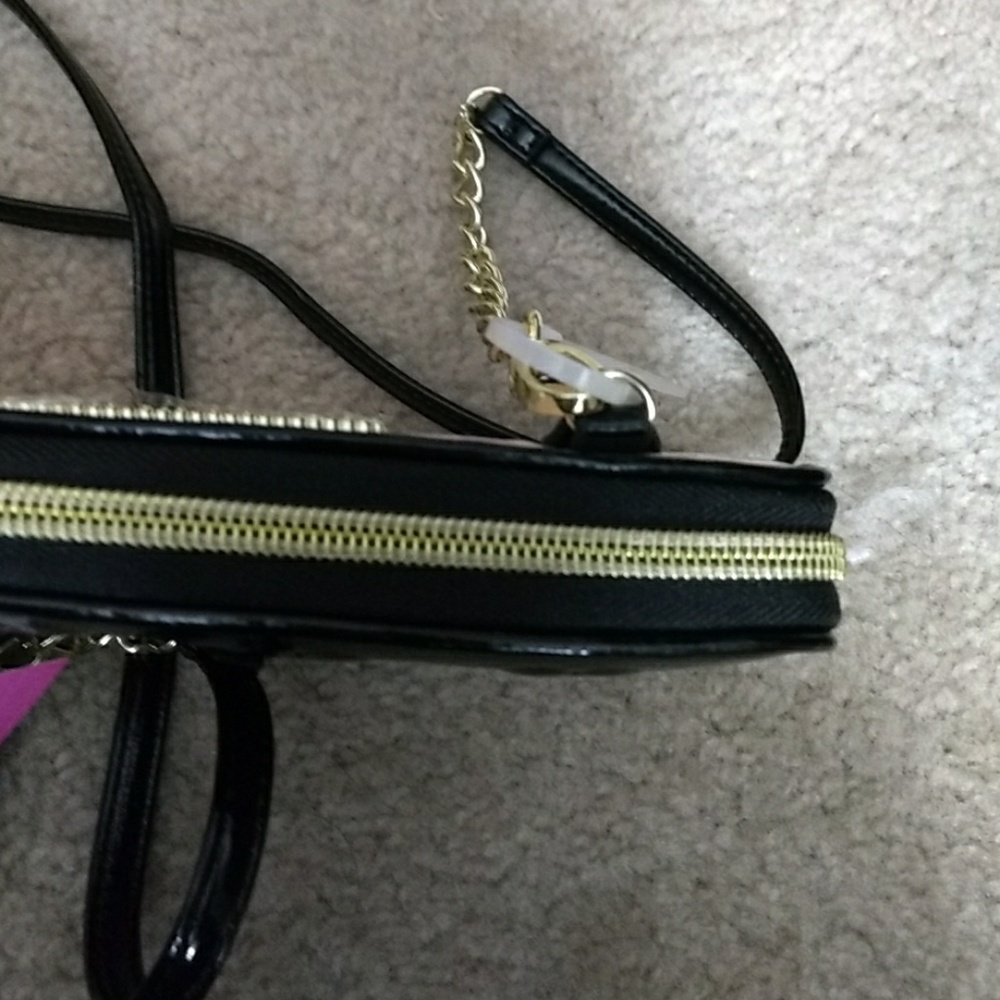 *** Betsey Johnson Pink and Black Crossbody - Picture 4 of 6