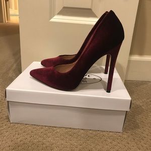 Steve Madden Wicket Pump in Burgundy