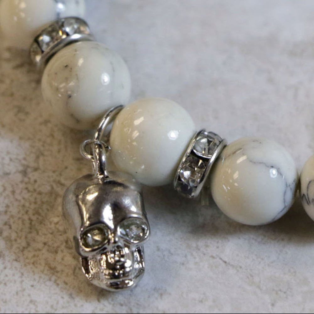 NWT white stone strung beaded silver skull LBB3 - Picture 5 of 8
